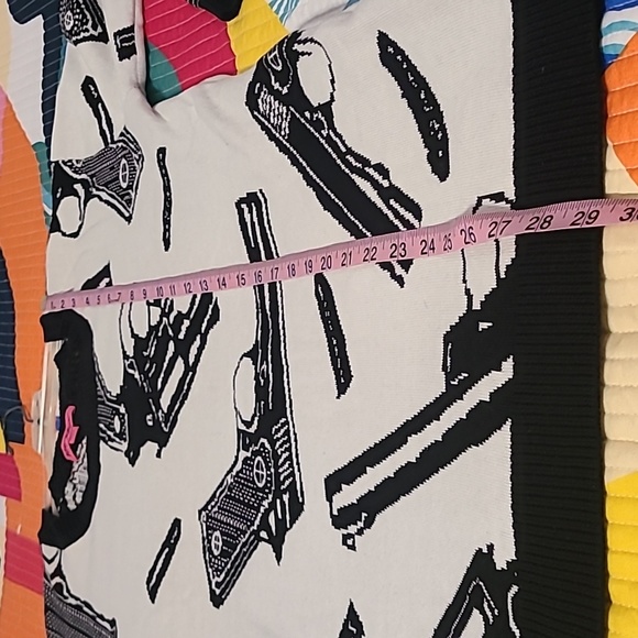 THE Bestsey Johnson Gun Sweater - Picture 4 of 8